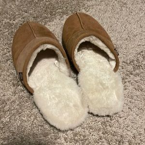 Men’s UGG slippers size 10